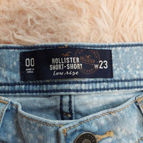Hollister Low Rise Distressed Jean Short - Size 00 w23 - white spots print - Picture 3 of 10